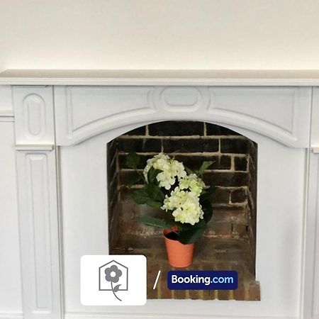 Netley Village Apartment By Your Stay Solutions Short Lets & Serviced Accommodation Netley Southampton With Free Wi-Fi Хамбл Экстерьер фото