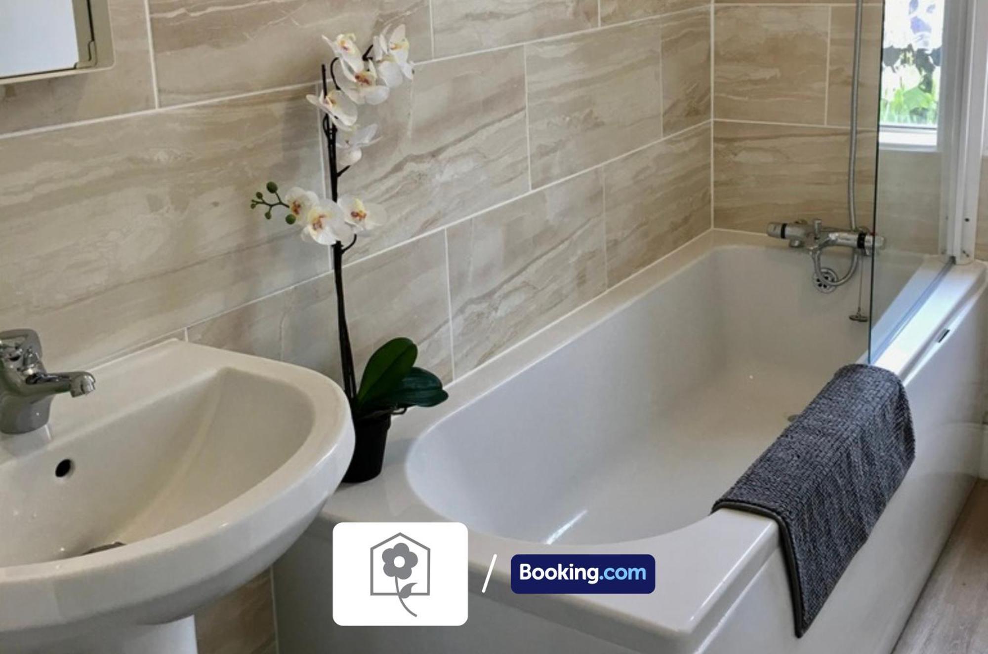 Netley Village Apartment By Your Stay Solutions Short Lets & Serviced Accommodation Netley Southampton With Free Wi-Fi Хамбл Экстерьер фото
