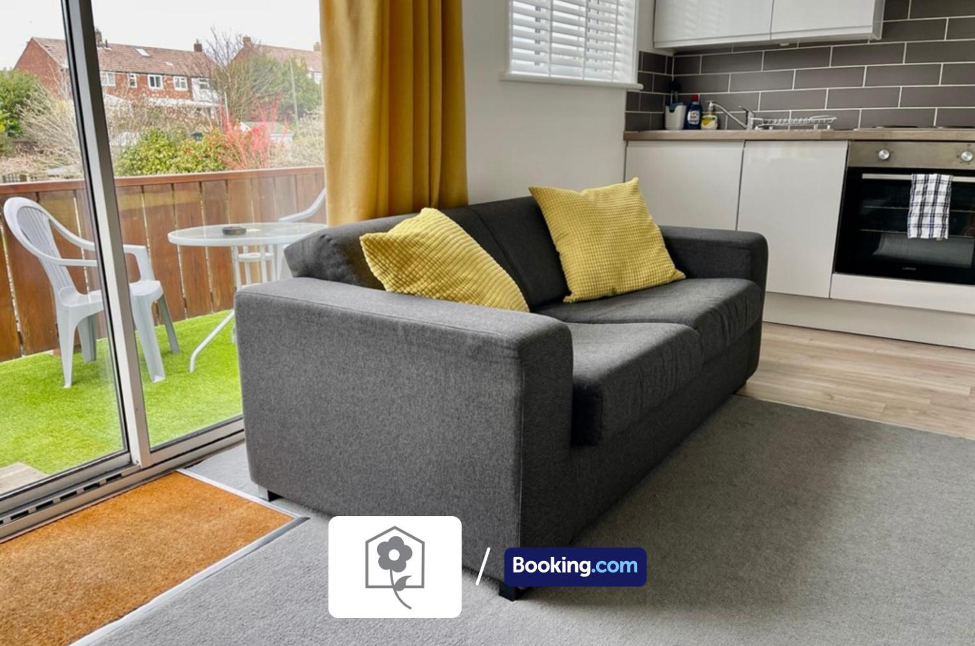 Netley Village Apartment By Your Stay Solutions Short Lets & Serviced Accommodation Netley Southampton With Free Wi-Fi Хамбл Экстерьер фото
