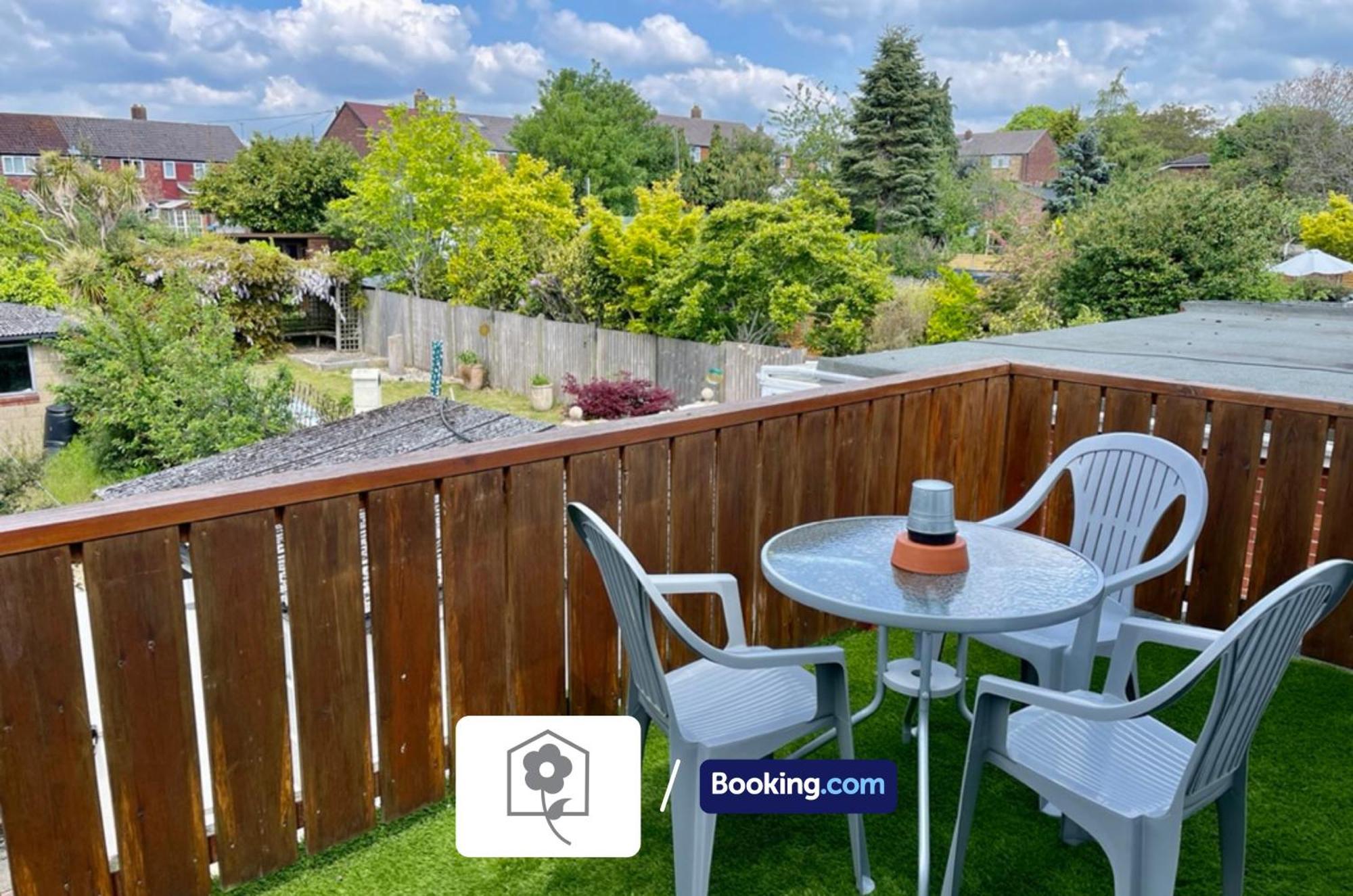 Netley Village Apartment By Your Stay Solutions Short Lets & Serviced Accommodation Netley Southampton With Free Wi-Fi Хамбл Экстерьер фото