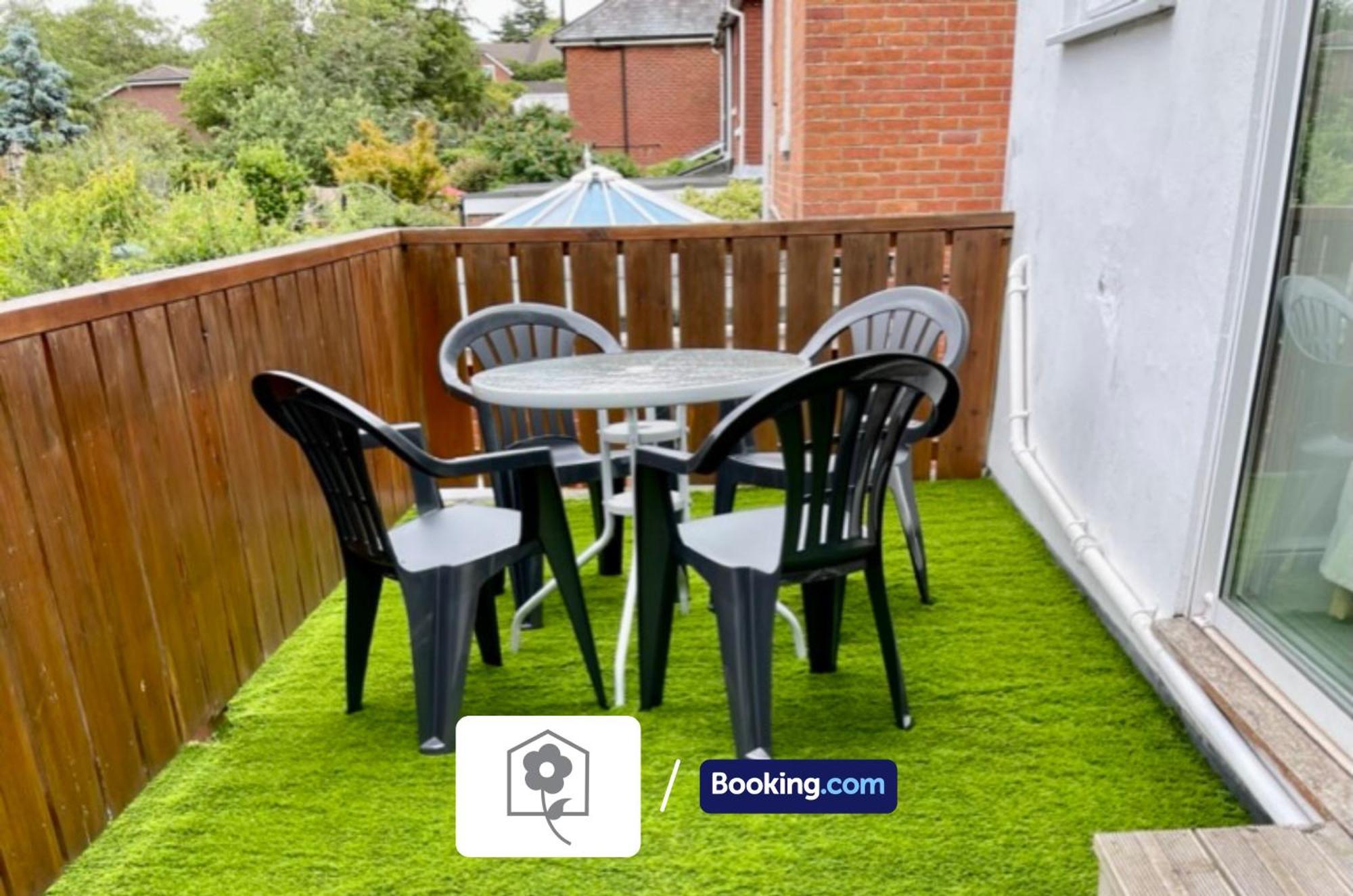 Netley Village Apartment By Your Stay Solutions Short Lets & Serviced Accommodation Netley Southampton With Free Wi-Fi Хамбл Экстерьер фото